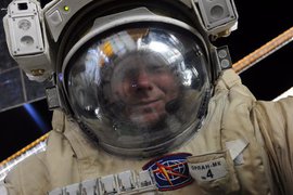 Роскосмос опубликовал "космоселфи" за бортом МКС