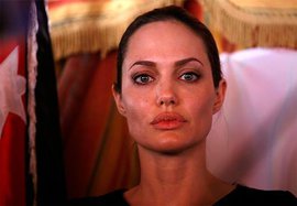 Западные СМИ предполагают: Анджелина Джоли "тает" от рака