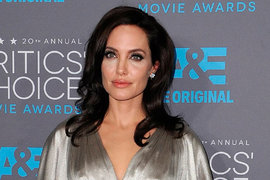 Анджелина Джоли от болезни тает на глазах: сейчас он весит всего 37 кг