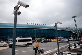 Прилетевший из Крыма пассажир умер на взлетной полосе аэропорта Домодедово