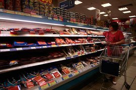 В каких крупных торговых сетях нашли просроченные продукты, антисанитарию и продавцов-туберкулезников? Проверка Россельхознадзора показал весьма неприглядные результаты: 