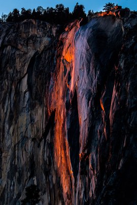 Огненный водопад, США