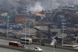 Китайские власти сообщают об увеличении числао погибших во время катастрофы в промышленном порту Тяньцзинь