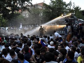 Причины возникновения беспорядков в Ереване: 