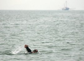 Как переплыть Ла-Манш? Об этом в прямом эфире Pravda.Ru рассказывает одна из трех россиянок, которой это удалось!