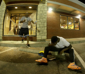 Беспорядки, Фергюсон, полиция, слезоточивый газ