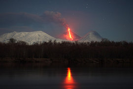 Исландия объявила самый высокий уровень угрозы извержения вулкана