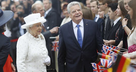 Президент Германии Йоахим Гаук преподнес королеве Великобритании Елизавете II весьма интересный подарок