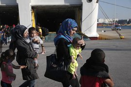 Столтенберг: НАТО продолжит бороться с кризисом миграции в Эгейском море