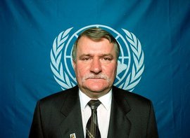 Экс-президент Польши Лех Валенса дал интервью украинской "Экономической правде" - и в своих прогнозах относительно России сделал всё, чтобы стать хэдлайнером украинских СМИ