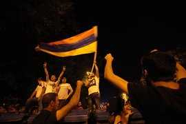 Армения движется к Майдану? Об этом в прямом эфире видеоканала Pravda.Ru говорим о специалистом по цветным революциям Владимиром Роговым