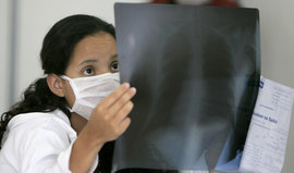 Минздрав намерен контролировать работу поликлиник вместе с ОНФ