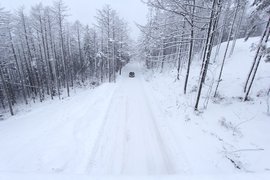 На малых дорогах России снег будут не убирать, а утрамбовывать