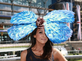 Монархи и миллионеры похвастались шляпками 