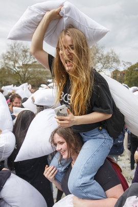 Бой подушками