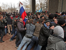Премьер-министр Украины Арсений Яценюк сообщил, что правительство страны ведёт переговоры с неким известным режиссёром о производстве картины о событиях в Крыму в 2014 году