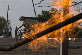 огонь и человек на велосипеде