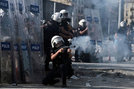 ЕС разрешил продажу Украине спецсредств для разгона протестов