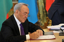 Казахстанский тенге стремительно обвалился