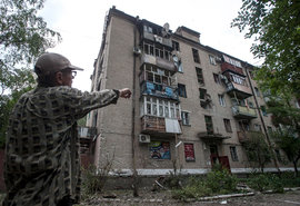 Луганские власти из-за обстрелов просят жителей не покидать свои дома