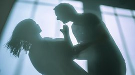 ЕС стонет: Неистовые беженцы массово насилуют европеек