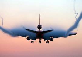 Видео: Страшная посадка Boeing во время урагана - пассажиры кричат