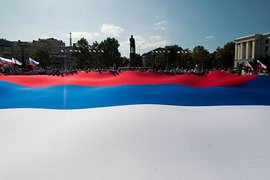 Социологи: Большинство россиян горды Россией и не боятся изоляции 