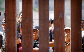 Папа Франциск осудил США за безразличие к мигрантам 