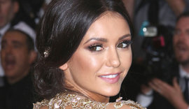 Нина Добрев