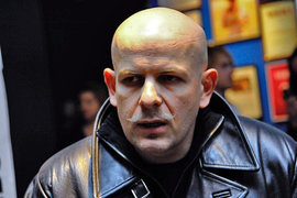 В Киеве во дворе своего дома убит бывший шеф-редакторы газеты "Сегодня" Олесь Бузина