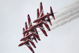 Пилотажная группа "Красные стрелы"