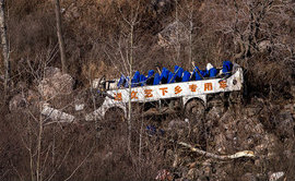 Автобус упал с моста в Китае