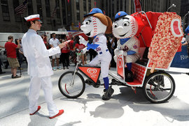 Скунс растительного мира, на шарике в космос и... футбол 