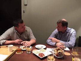 Сторонники украинского политика Олега Ляшко уверены, что того "купил" олигарх Игорь Коломойский. Фотоподтверждение: 