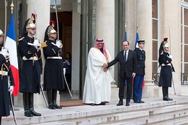 Франция продала меч, который снесет ей голову