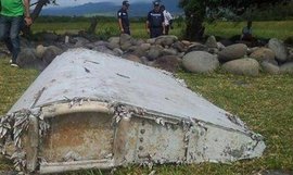 В Индийском океане, возможно, найден фрагмент малазийского 'Боинга', который исчез в марте прошлого года при загадочных обстоятельства