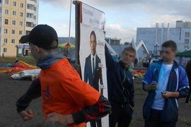 Братские подростки запинали появившегося Барака Обаму