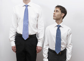 Исследование: высокие мужчины успешны в работе, 'коротышки' - в любви