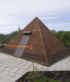 Янтарная пирамида