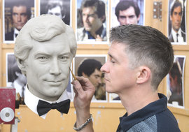 Джеймс Бонд