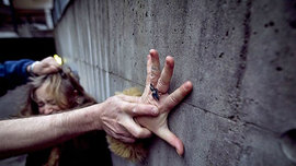 Европейцы трусят: Меня насиловали мигранты - а муж истошно орал, звоня в полицию