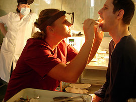 горло, фарингит, профилактика, боль, леденцы, пейте, чеснок, причина, полощите, теплой, сок, инфекций, раздражающим, ложку, рот, действие, вирусной