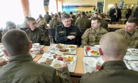 Порошенко страшно опозорился на обеде с американскими военными