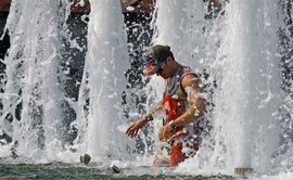 В Санкт-Петербурге десантники не смогут искупаться в фонтанах, зато увидят ЛГБТ-акцию 