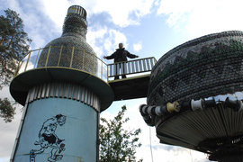 Дом, бутылки