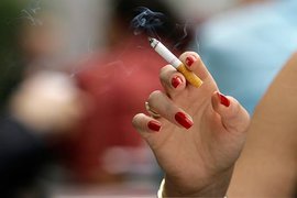 "Почта России" будет торговать сигаретами