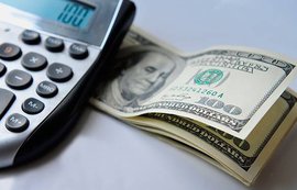 Центробанк посоветовал банкам ориентироваться на стресс-курс 100 рублей за доллар