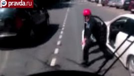 В Москве хулиган напал на троллейбус
