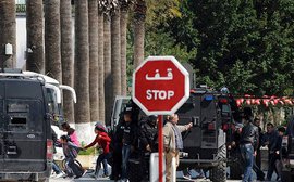 В Тунисе объявили чрезвычайное положение