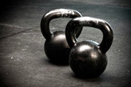 Забавная ситуация произошла на соревнованиях "Самый сильный человек Омска": один из участников сломал гигантскую гирю